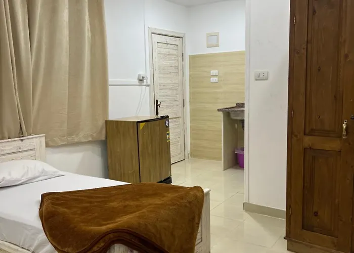 Ghadghoda House 2 *